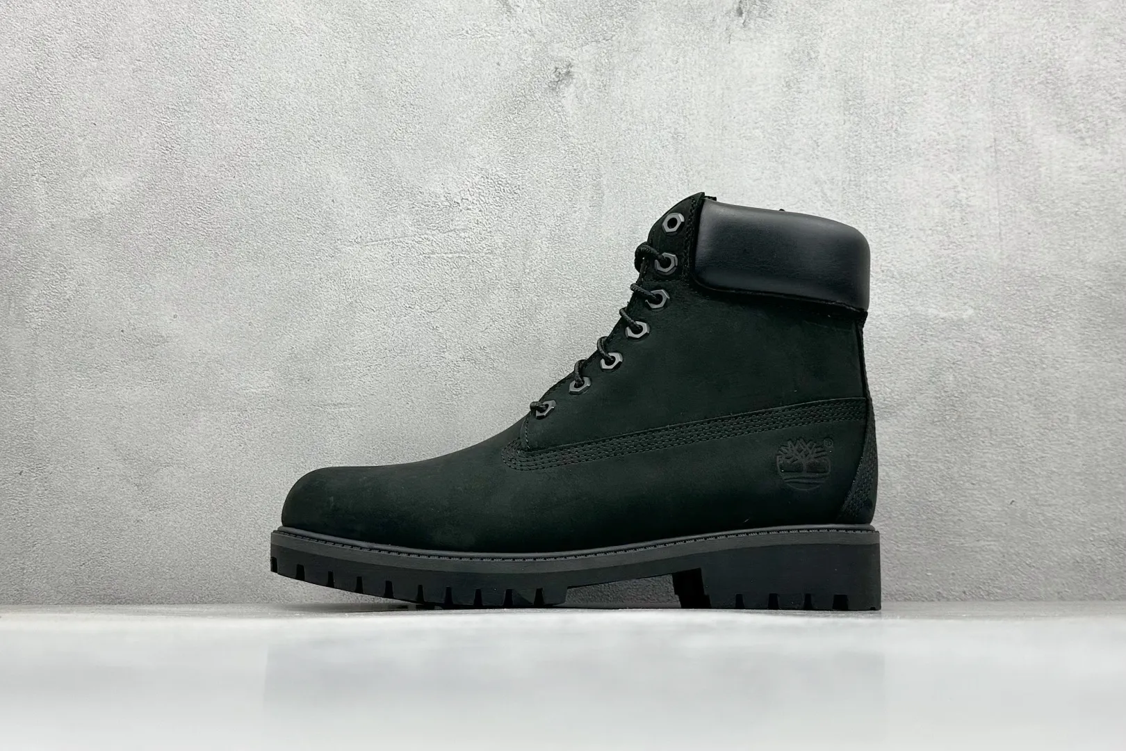 🐲💰 760 terminal store Top chip Timberland/Timberland outdoor mid-cut casual rhubarb boots series Guangdong factory quality Original box original packaging The fabric is made of Italian 🇮🇹 top frosted fine-grained cowhide with anti-odor and anti-corrosion genuine leather latex insoles to give you a perfect wearing experience High-quality and durable A must-have for sportsmen Specially designed to treat those who are not handsome High-quality feet feel first-class Size: 39.5-45 (leather shoe size)